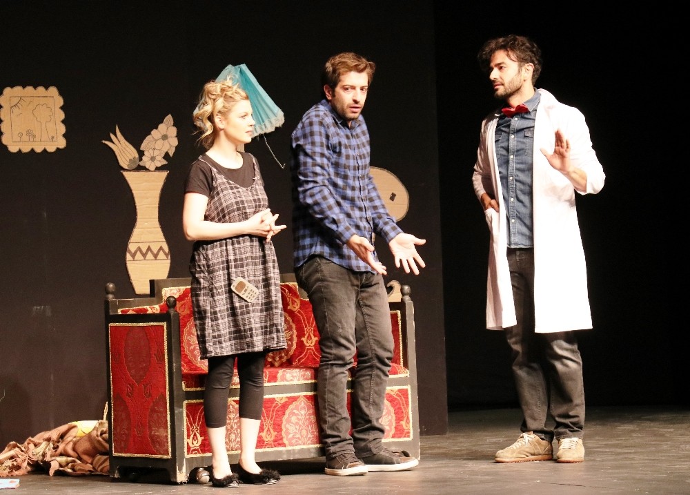 Van’da tiyatro oyunu büyük beğeni aldı 