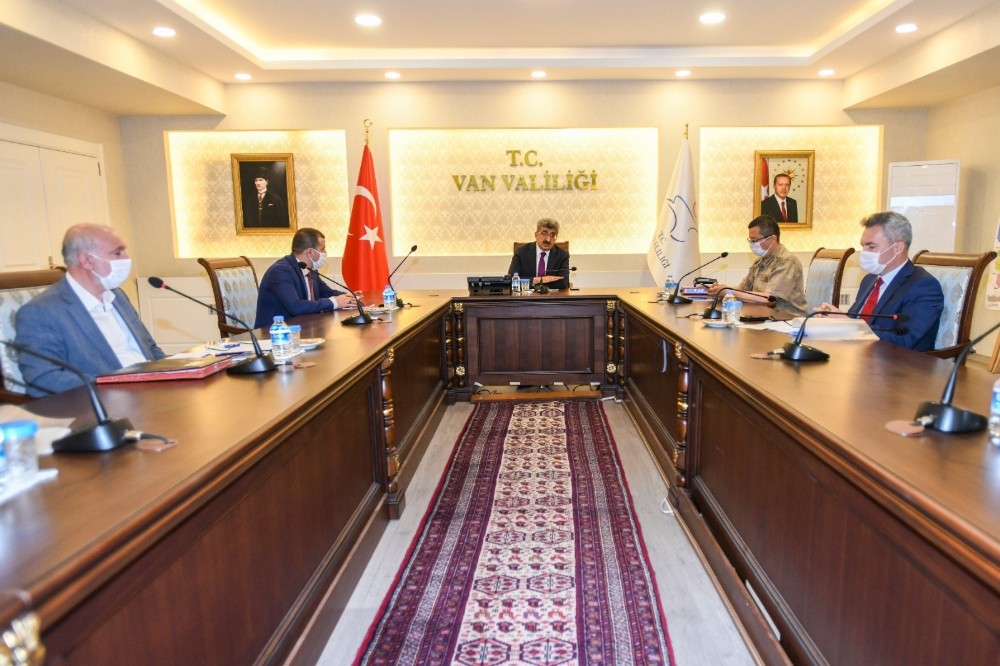 Van’da toplu ibadet yapılacak yerlerde alınacak tedbirler karara bağlandı 