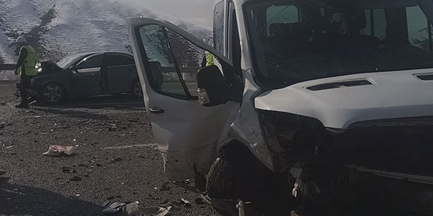 Van'da trafik kazası! 14 yaralı