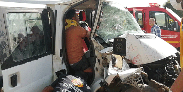 Van'da trafik kazası! İtfaiye ekipleri zamanla yarıştı
