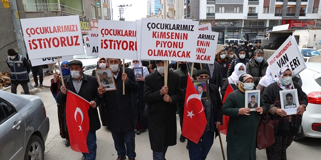 Van'da vatandaşlar sokağa çıktı! HDP'ye tepki