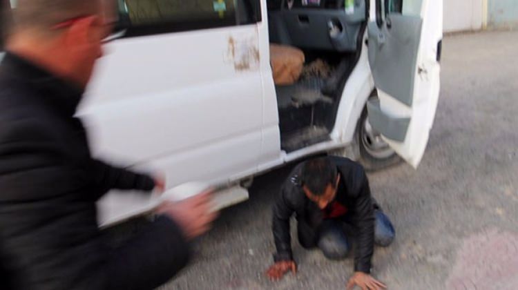 Van'da yaralı halde hastaneye kadar minibüsü sürdü