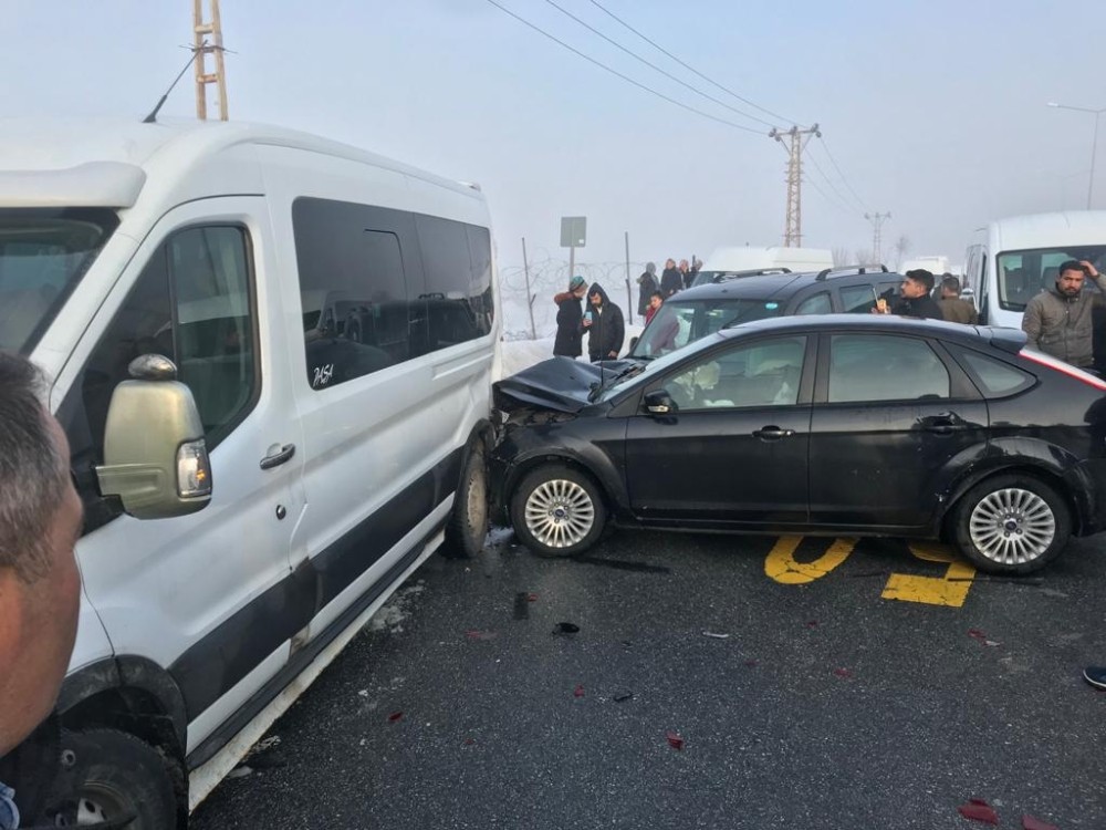 Van’da zincirleme kaza: 5 yaralı 