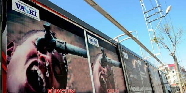 Van'daki afişlerin devamı asıldı