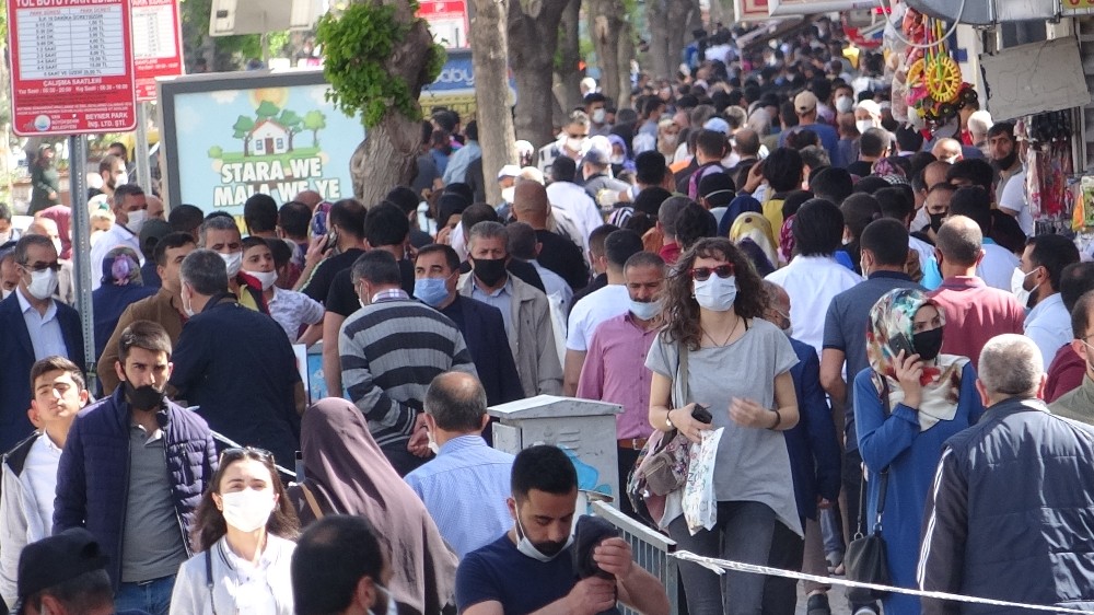 Van’daki bayram alışveriş yoğunluğu pes dedirtti 