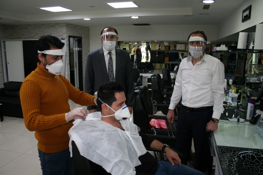 Van’daki berberler, kuaför ve güzellik salonlarına siperlik maske 