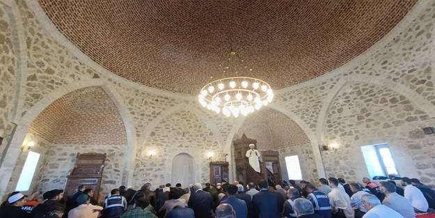 Van’daki Osmanlı mirası camii ibadete açıldı