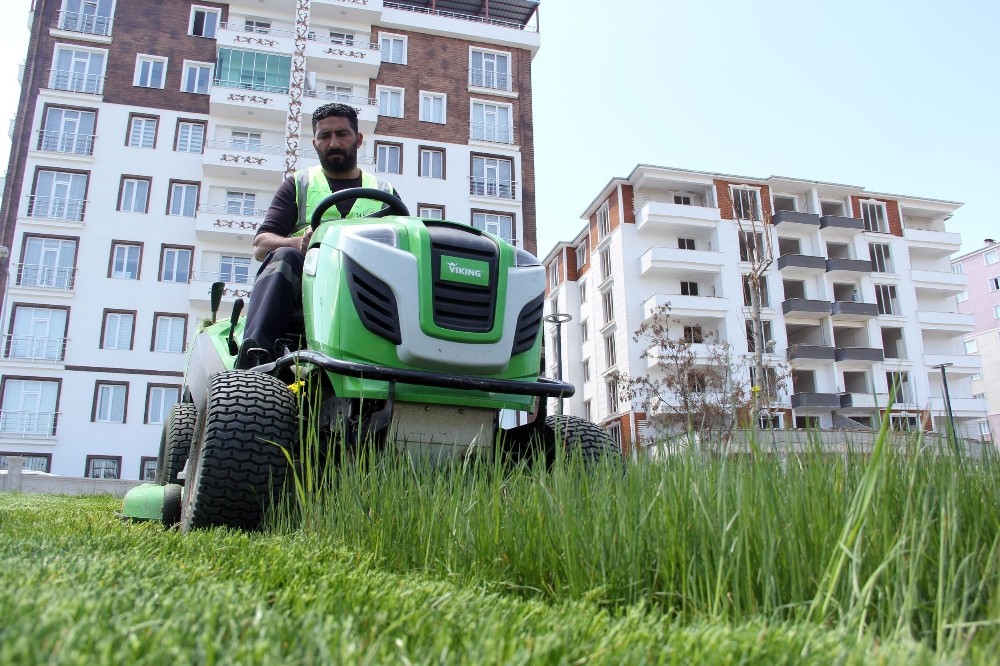 Van’daki parklarda bakım ve onarım çalışması 