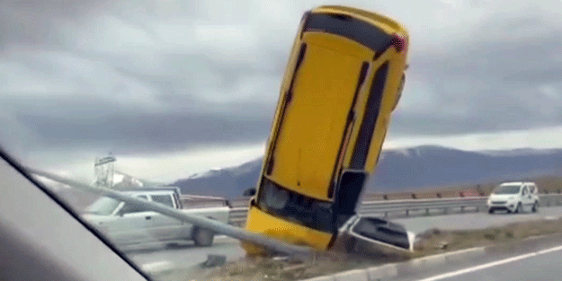 Van'daki trafik kazası görenleri hayrete düşürdü