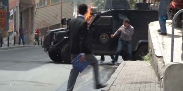 Vandallar polis memurunu diri diri yakacaktı!