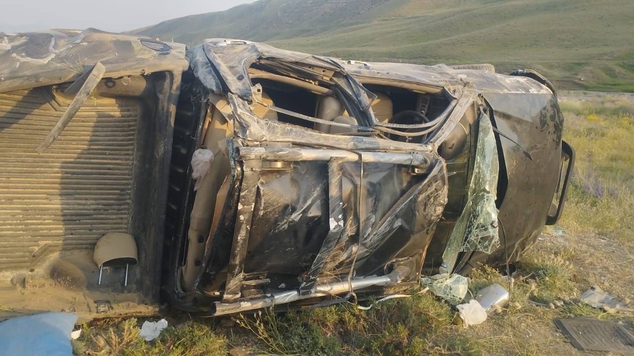 Van’ın Başkale ilçesinde kamyonet takla attı