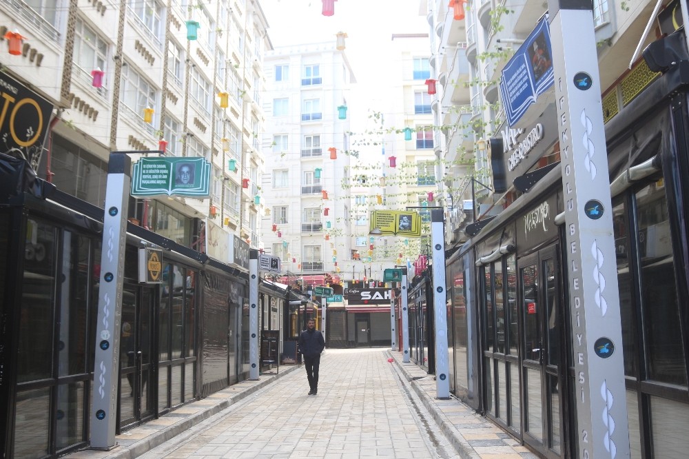 Van’ın butik sokakları sessizliğe büründü 