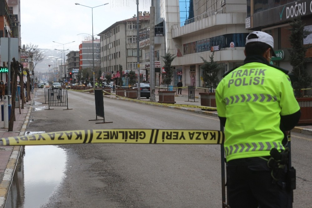 Van’ın işlek caddelerine park yasağı getirildi 