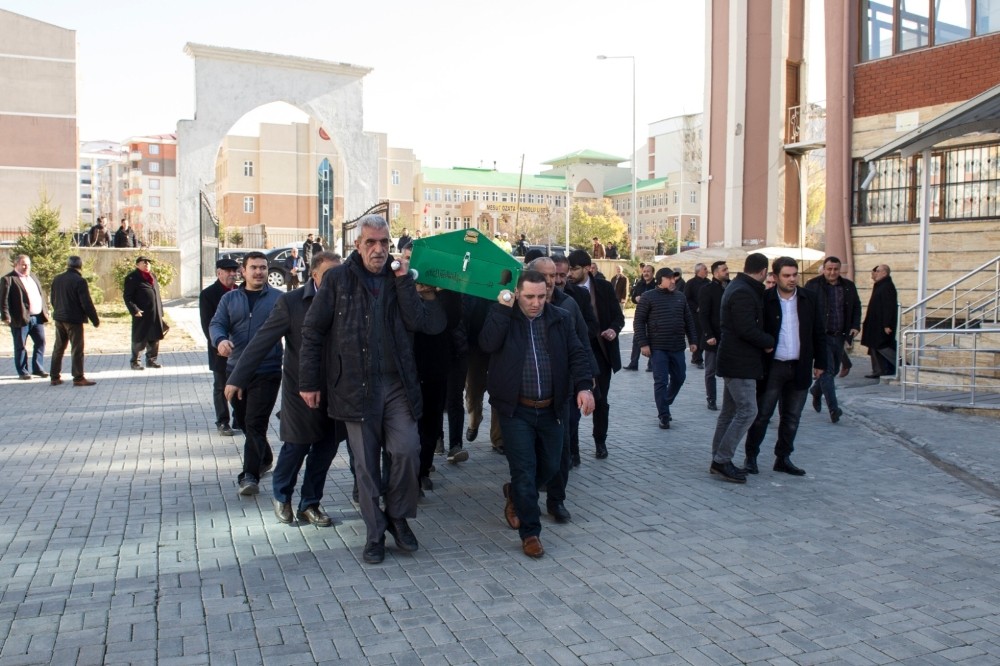 Van’ın sevilen ismi son yolculuğuna uğurlandı 