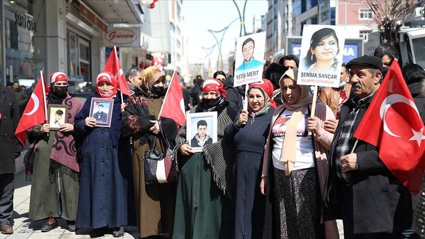 Vanlı aileler HDP İl Başkanlığı önündeki eylemlerini sürdürdü