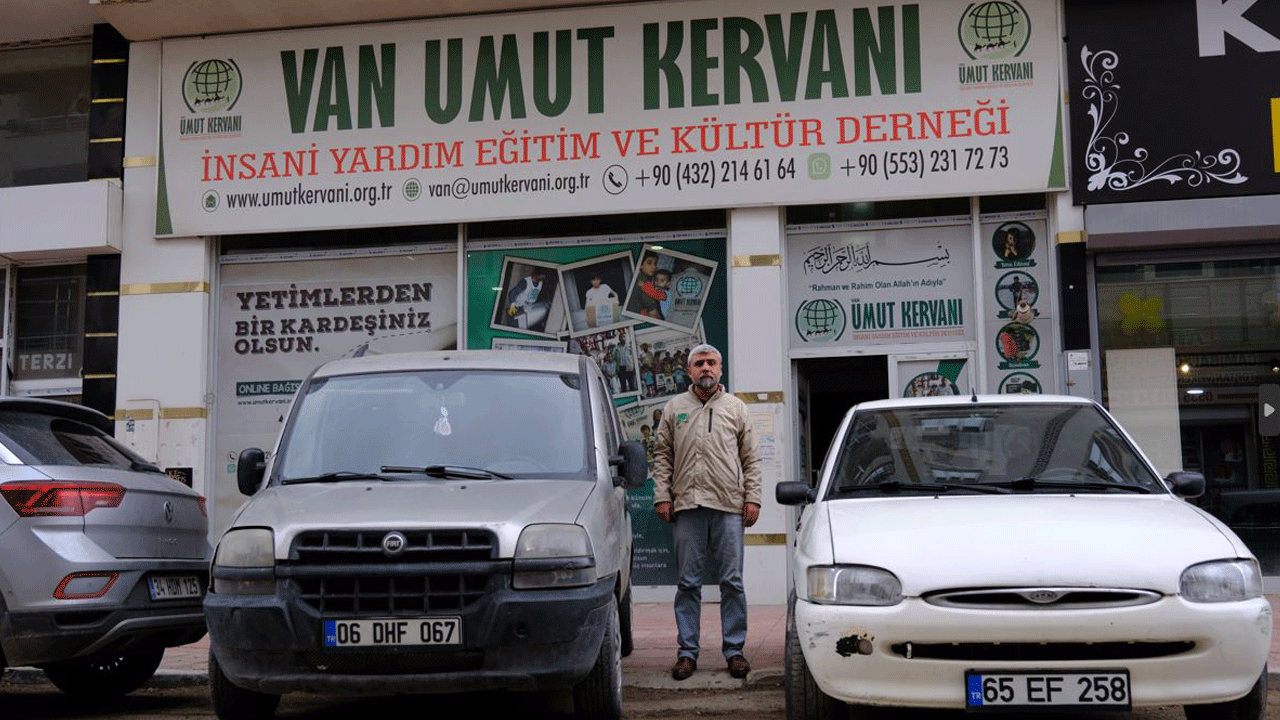 Vanlı hayırseverler göz yaşarttı: Kimi 7 dönüm arsasını, kimi otomobillerini mazlumlara yemek ve çadır olsun diye diye Gazze'ye bağışladı