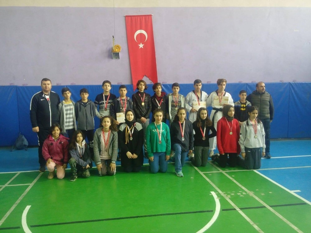 Vanlı sporcular 17 madalya ile döndüler 