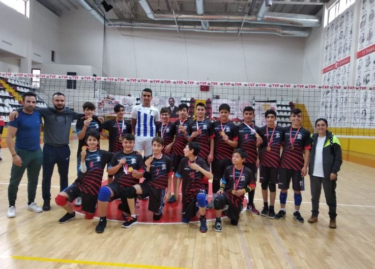 Vanlı voleybolcular çeyrek finalde 