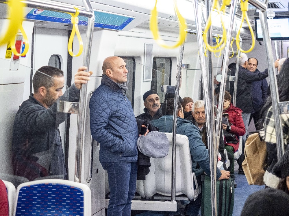 Vapura binen 18 milyonuncu yolcuya ve 1 milyonuncu sürücüye çiçek 