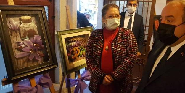 Varank, rölyef tablosunu satın alarak kadınlara destek verdi