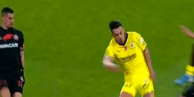 VAR'ın ses getirecek adımlarını yorumladılar! İşte Karagümrük-Fenerbahçe tartışmalı pozisyon kararları...