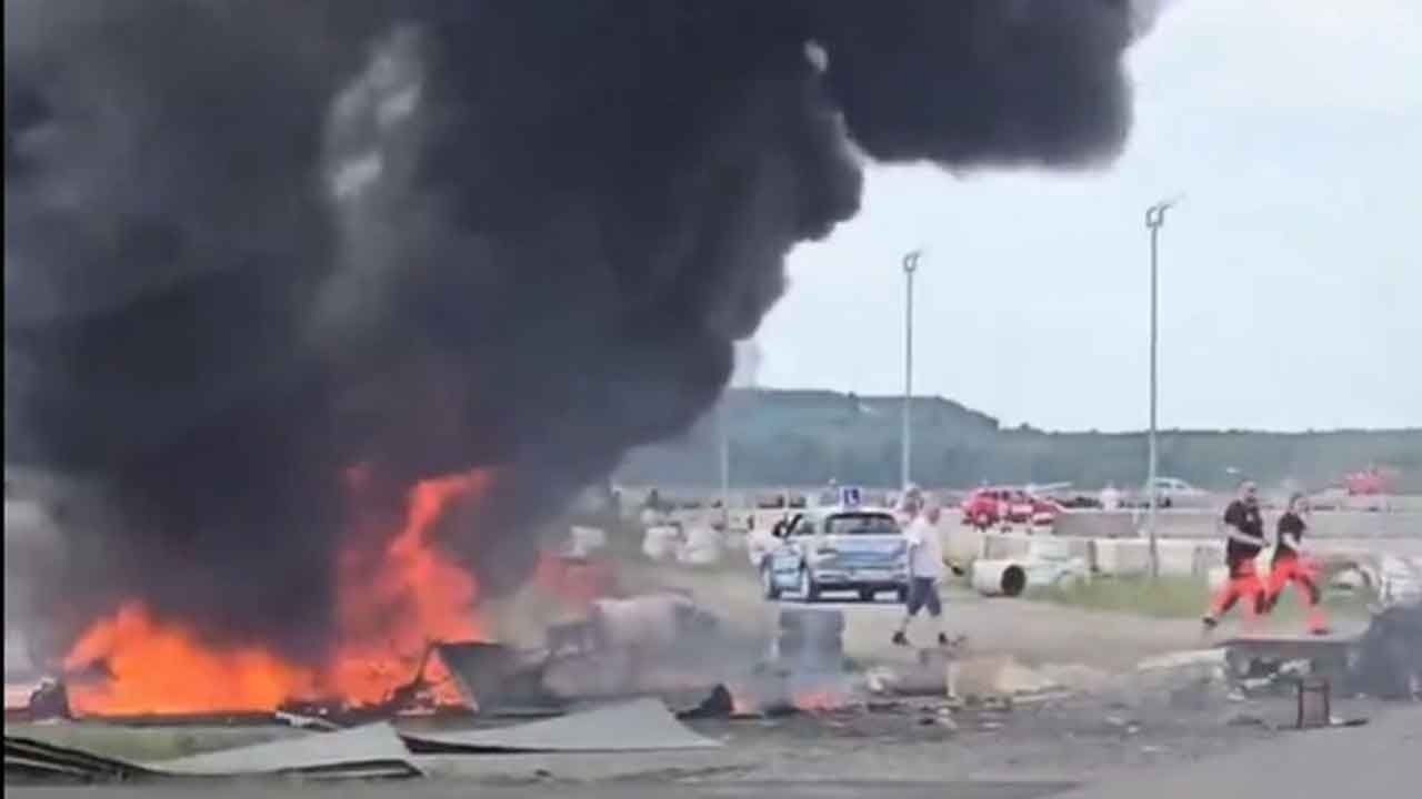 Varşova’da feci uçak kazası! Pist dışına çıkan küçük uçak binaya çarparak alev topuna döndü!