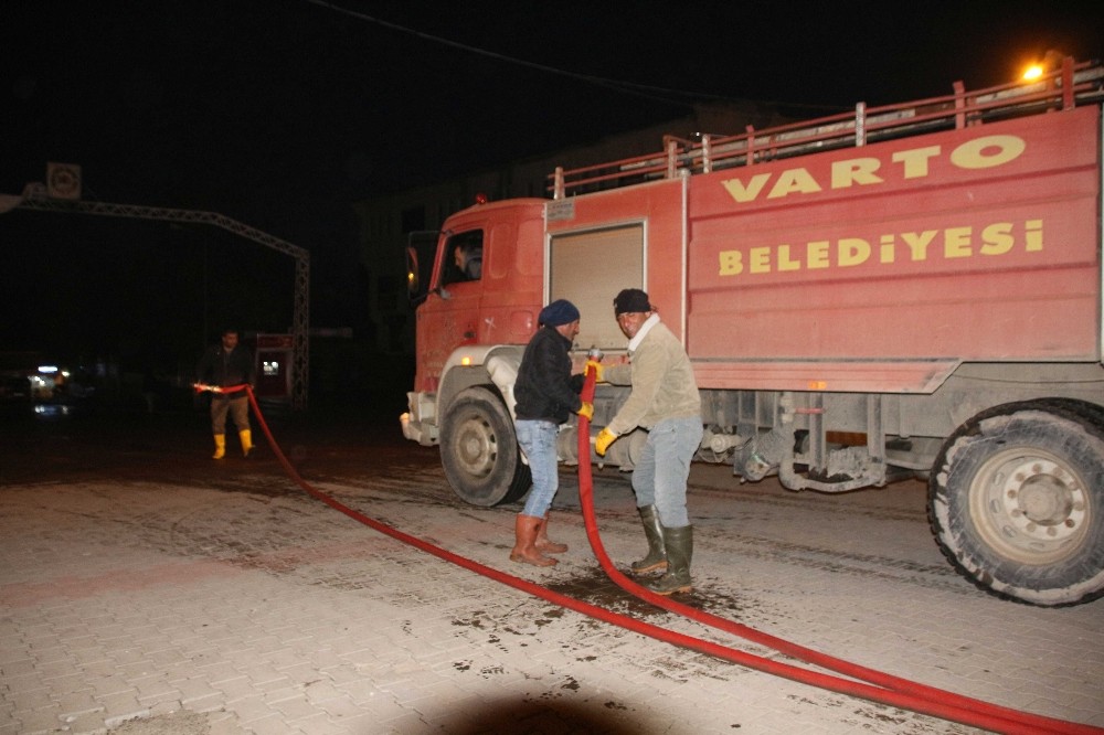 Varto Belediyesinden dezenfekte çalışması 