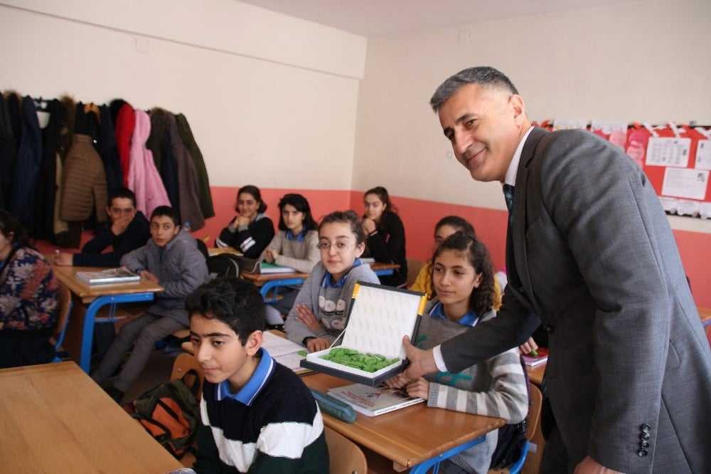 Varto malmüdiresi öğrencileri bilgilendirdi 