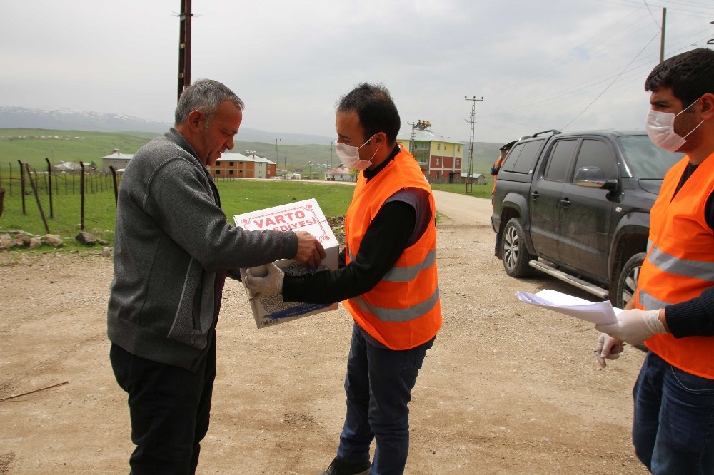 Varto’da muhtaç ailelere Ramazan yardımı 