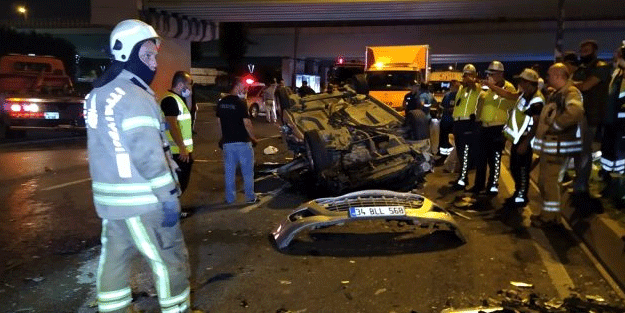 Vatan Caddesi'nde feci kaza: 1'i ağır 3 yaralı