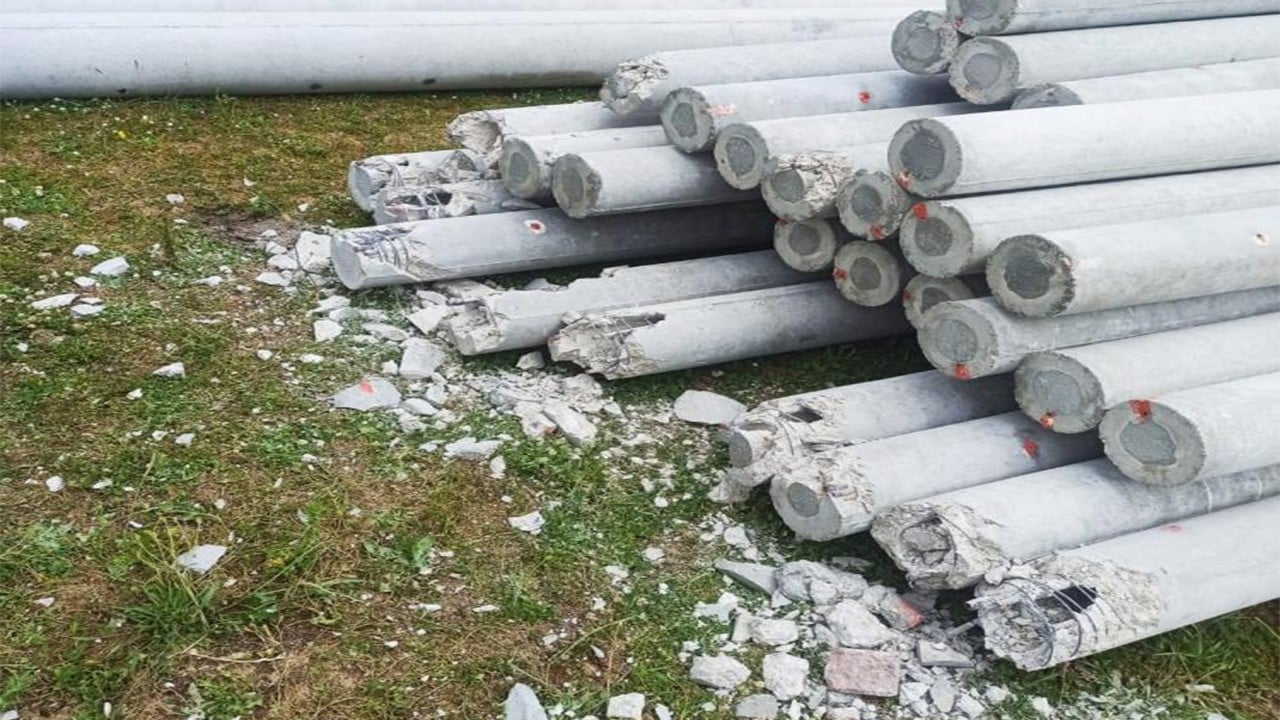 “Vatan hainleri” 32 milyonluk yatırımı engelledi Kaçak elektrikçiler direkleri parçaladı