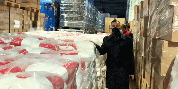 Vatan hainliği sadece silahla ve sözle olmuyor! Zincir markette skandal görüntü