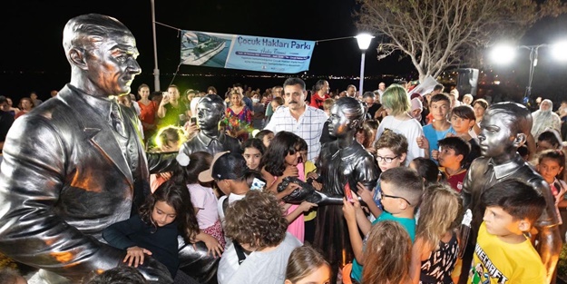 5 gündür su verilemeyen Dikili'nin CHP'li Başkanı heykel açılışında!