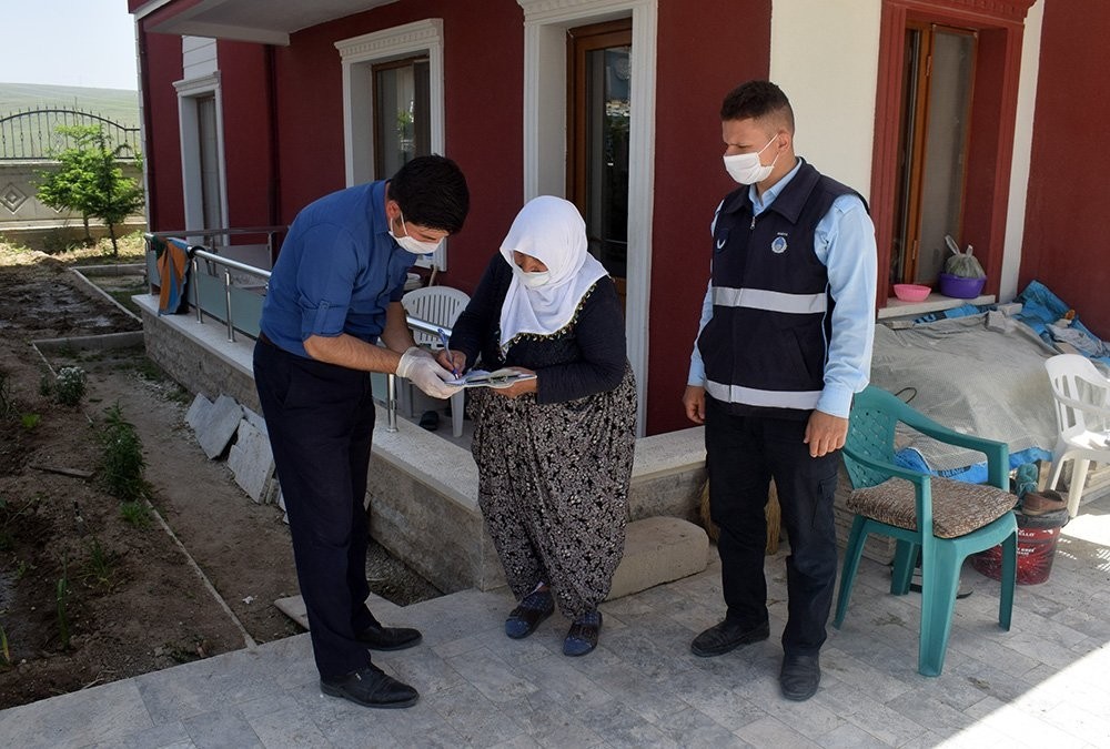 Vatandaş ’Alo’ diyor, belediye yardıma koşuyor 