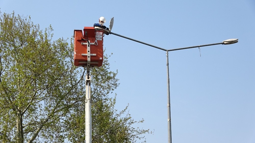 Vatandaş elektriksiz kalmasın diye UEDAŞ 24 saat görevde 