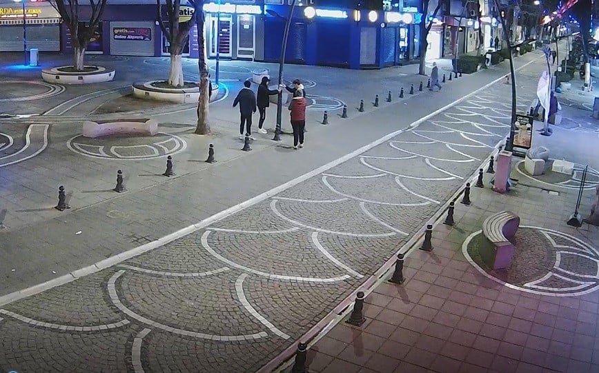 Vatandaş için konulan dezenfektanı çaldılar 