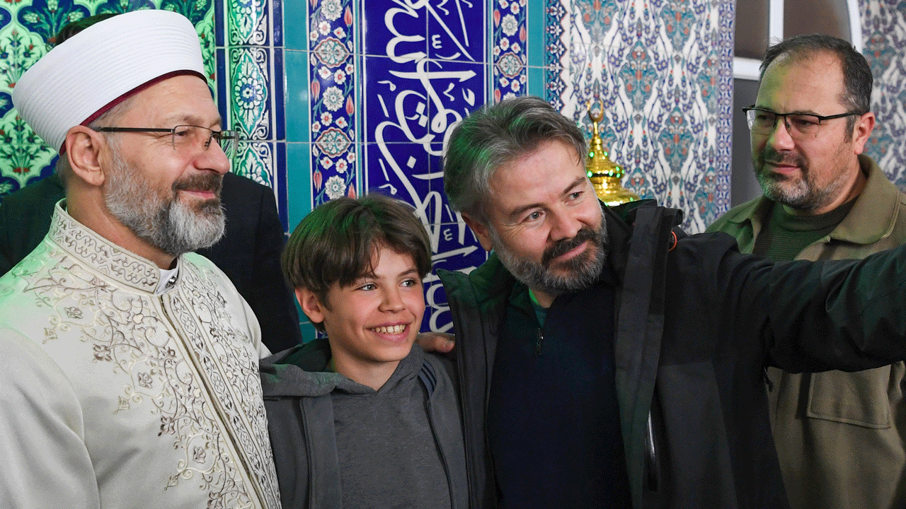 Vatandaş istedi, Erbaş kırmadı! Yenimahalle’de teravih sürprizi…