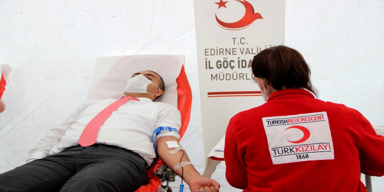Vatandaş Kızılay'a akın etti! Edirne’de kan bağışı seferberliği ilgi gördü