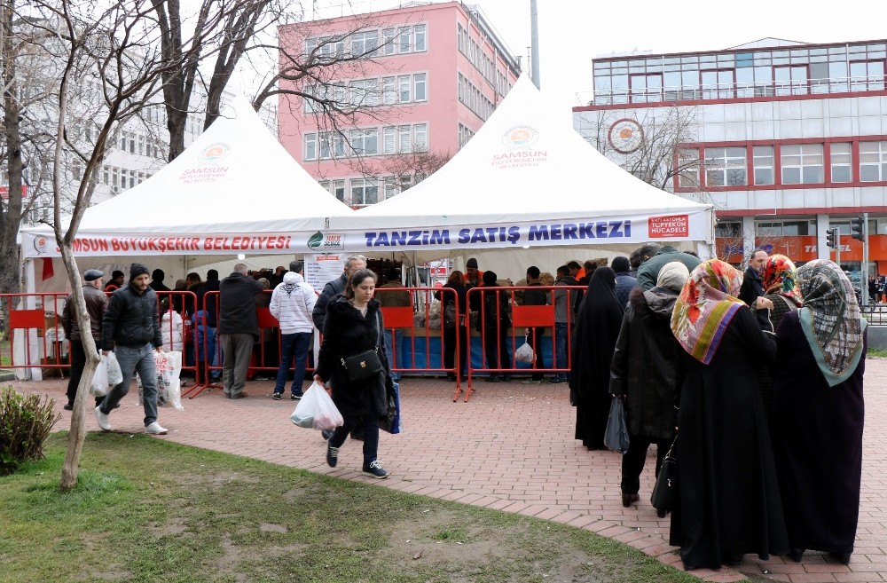 Vatandaş tanzim satış noktalarına akın etti 