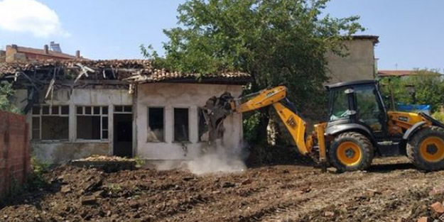 Vatandaşa tehdit olan 222 ev yıkıldı!