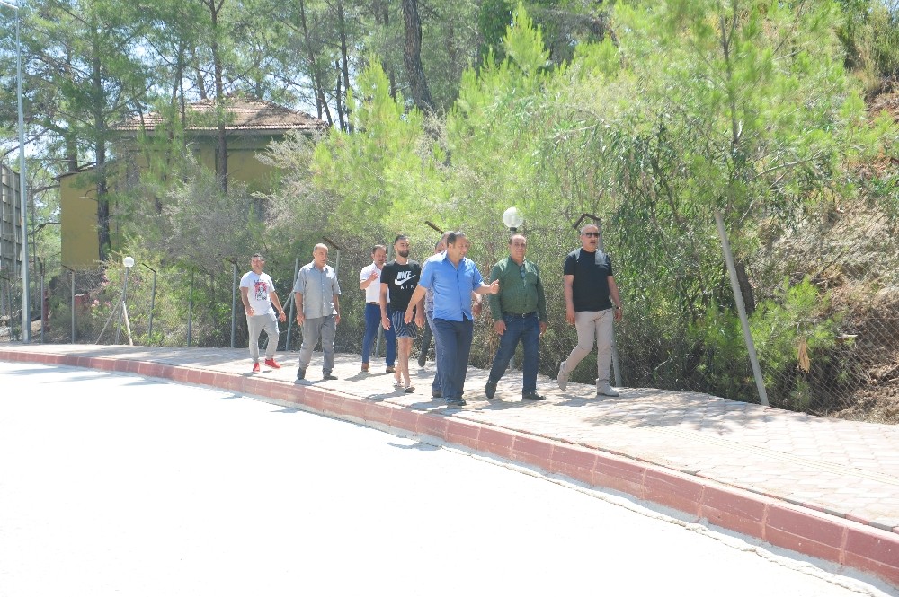 Vatandaşın geçmeye korktuğu yol yeniden yapılıyor 