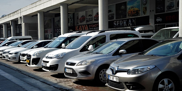 Vatandaşlar 400 bin lira ve altı araçlara hücum etti!