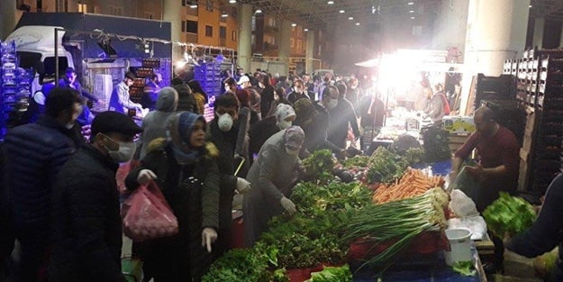 Vatandaşlar Cumartesi pazarına akın etti