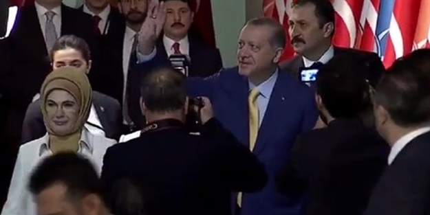 Cumhurbaşkanı Erdoğan'ı o sloganla karşılandı