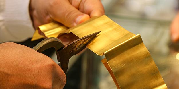 Vatandaşlar evini arabasını satıp bu altından almaya başladı! Kuyumcular 'dikkat' diyerek uyardı