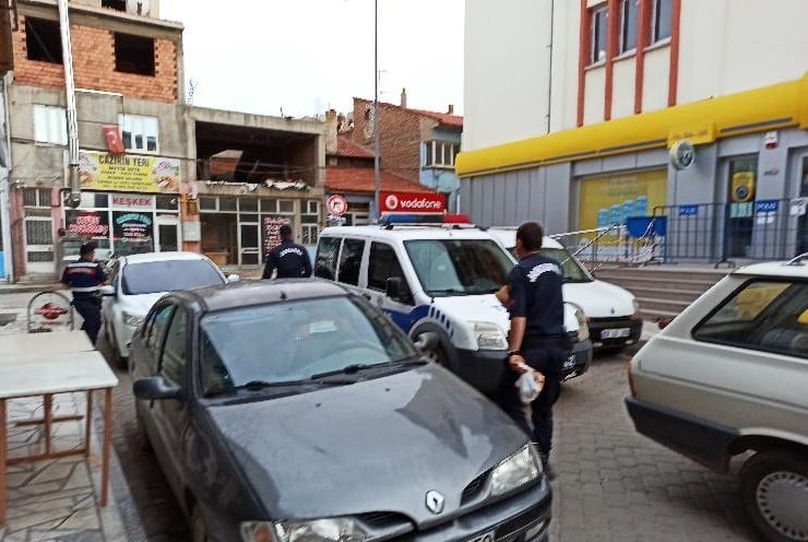 Vatandaşlar fırınlara koşarak sokağa çıkma kısıtlamasını hiçe saydı 