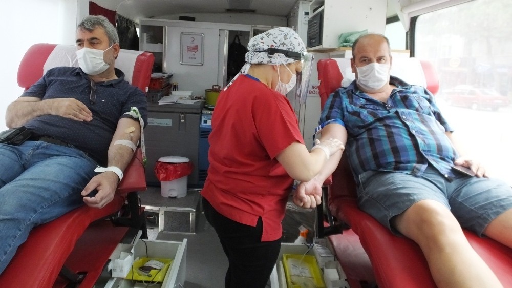 Vatandaşlar iki ay aradan sonra kan bağışı için koştu 