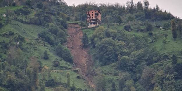 Vatandaşlar korku dolu anlar yaşadı! Rize'de heyelan