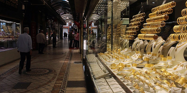 Vatandaşlar kuyumculara akın etti! Altın 600 liradan satılmaya başlandı