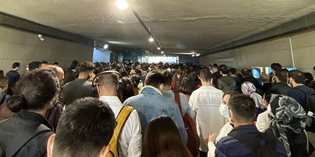 Vatandaşlar metrobüste bu manzarayla karşılaştı! Ekrem, İstanbulluyu rezil etti
